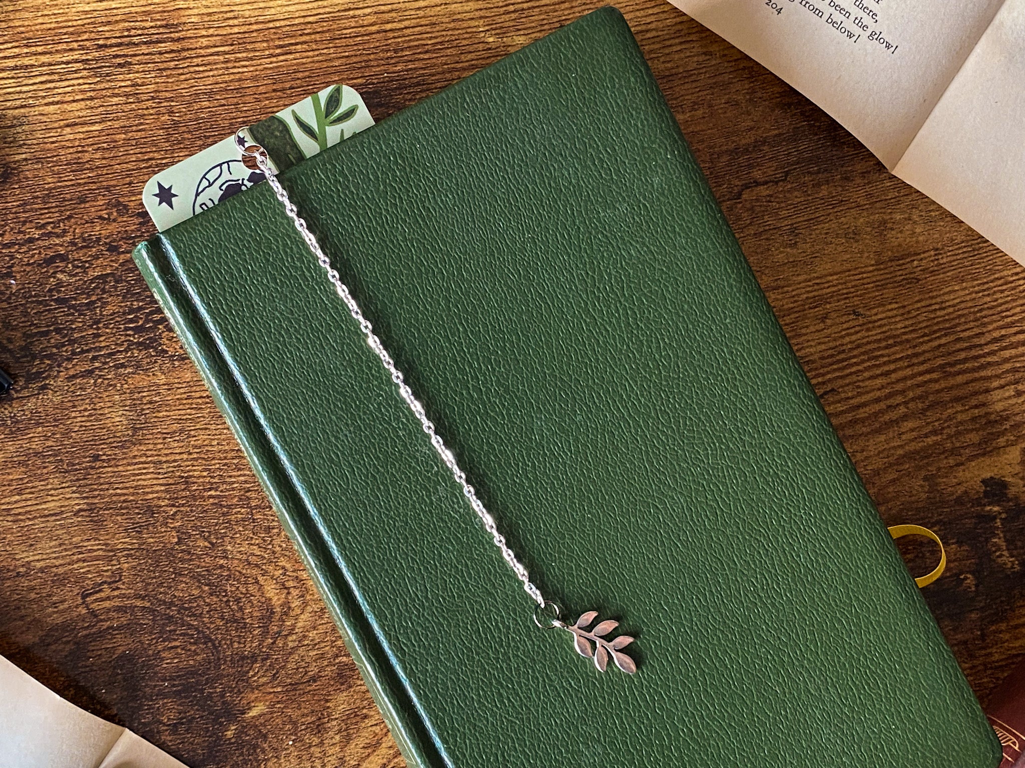Light Skull, Chain Bookmark